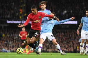 Bernardio Silva phạm lỗi với Rashford chịu phạt đền ở Etihad
