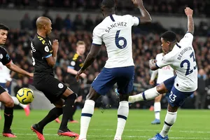 Steven Bergwijn ghi bàn thắng tuyệt đẹp