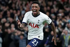 Steven Bergwijn mừng bàn thắng