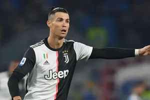 Ronaldo chạm mốc kỷ lục khi ghi cú đúp, Juventus thắng Fiorentina 3-0
