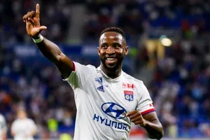 Tiền đạo Moussa Dembele đang được nhiều CLB Premier League dạm hỏi 