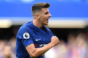 Mason Mount ăn mừng bàn thắng thằ