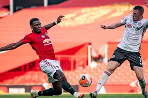 Paul Pogba góp công treong chiến thắng 3-0 ở Old Trafford