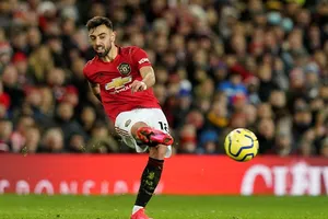 Bruno Fernandes ghi bàn trên chấm 11m 
