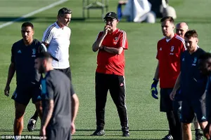 Maurizio Sarri hy vọng sẽ không vị sa thải nếu Juve bị loại