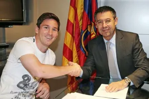Messi và Chủ tịch Bartomeu