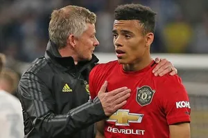 HLV Ole Solskjaer mời gọi Mason Greenwood đến tập đánh đầu với mình