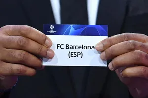 Barcelona nằm chung bảng với Juventus.