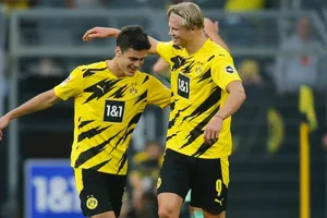 Haaland và Giovanni Reyna mừng bàn thắng