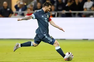 Messi sẽ chơi sau 2 tiền đạo khi Argentina tiếp Ecuador