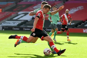 James Ward-Prowse mở tỷ số cho Southampton
