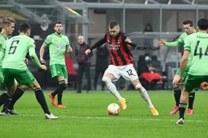 Rebic đột phá trước hàng thủ Celtic