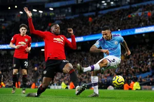 Wan-Bissaka (Man United) và Gabriel Jesus (Man City)