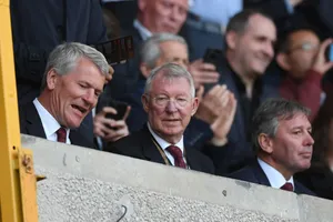 Sir Alex Ferguson (giữa) vẫn là một nhà chuyên môn sắc sảo