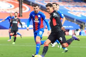 Roberto Firmino ghi bàn trong chiến thắng 7-0 trên sân khách