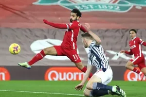 Mo Salah bỏ qua cơ hội ở hiệp đầu