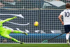 Harry Kane ghi bàn mở tỷ số