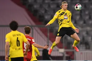 Erling Haaland đang bay cao trên đấu trường