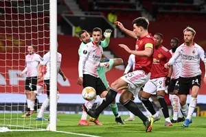 Pha bỏ lỡ cơ hội ghi bàn không thể tin nổi của Harry Maguire