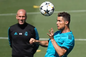 Ronaldo muốn chơi dưới trướng Zizou Zizou