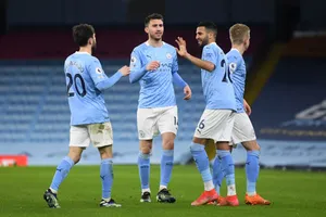 Aymeric Laporte (giữa) trở lại sau chấn thương