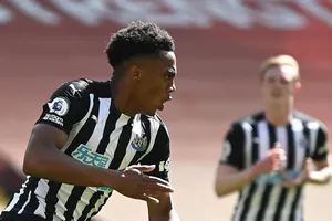 Siêu dự bị Joe Willock ghi bàn tước đi chiến thắng của Liverpool