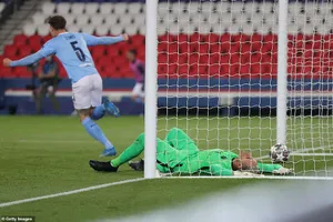 Keylor Navas gục ngã tyrong màn lội ngược dòng của Man City