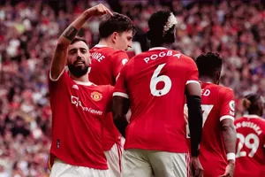 Bruno Fernandes đua tài cùng Paul Pogba