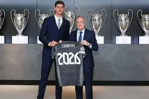 Thibaut Courtois và Chủ tịch Florentino Perez