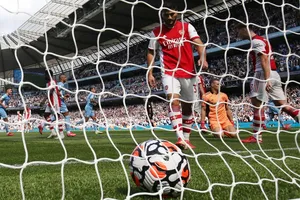 Arsenal thua tan nát trên sân Etihad