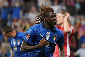 Moise Keane phấn khích với cú đúp vào lưới Litva