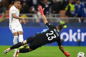 Kylian Mbappe ghi bàn ấn định tỷ số 2-1 ở phút 80