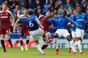 Trận so đo về thể lực và tốc độ ở sân Goodison Park