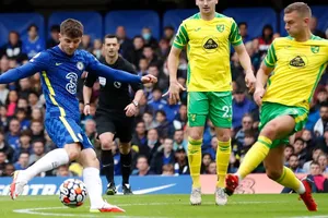 Mason Mount mở tỷ số trận đấu bằng cú sút hiểm hóc