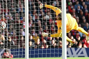 Bàn thua bất ngờ của Alisson đã giúp Brighton quật khởi trở lại