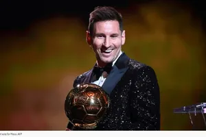 Messi nhận Quả bóng vàng thứ 7