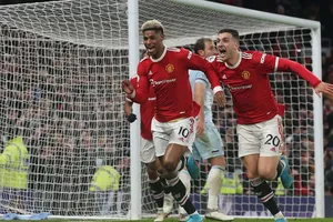 Marcus Rashford ăn mừng bàn thắng