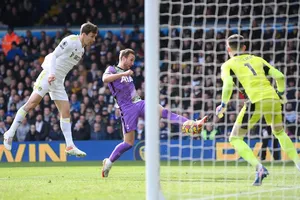 Harry Kane ghi bàn thằng đẳng cấp từ góc rất hẹp