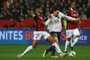 Lionel Messi im lặng khi PSG thua lần thứ ba tại Ligue 1 trong chiến dịch này