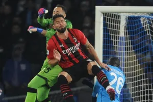 Olivier Giroud ghi bàn quyết định cho Milan