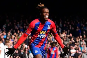 Wilfried Zaha tỏa sáng ở Wembley