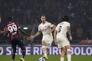 Ibrahimovic từng cùng Milan hạ Bologna ở lượt đi với tỷ số 4-2