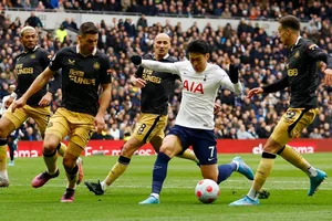 Son Heung-min tỏa sáng trước Newcastle
