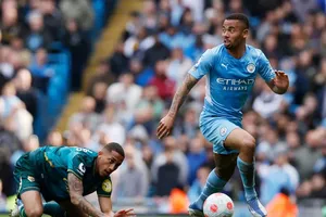 Gabriel Jesus tỏa sáng với cú poker