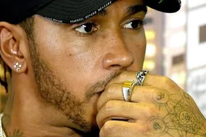 Lewis Hamilton góp tiền đầu tư mua Chelsea