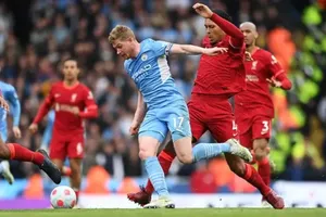 Nếu bằng điểm và cả hiệu số, Man City sẽ tranh trận chung kết Premier League với Liverpool ngày 25-5