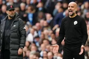 Pep Guardiola trong cuộc đua với Jurgen Klopp