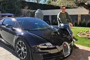 Chiếc siêu xe Bugatti Veyron của Ronaldo đã bị hư hại nhiều ở đầu xe