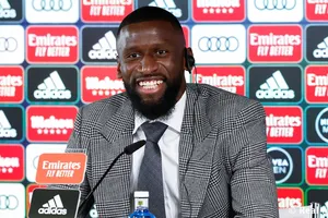 Antonio Rudiger phát biểu trong lễ ra mắt ở Madrid