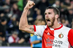 Marcos Senesi (Feyenoord) lọt vào tầm ngắm của Jose Mourinho